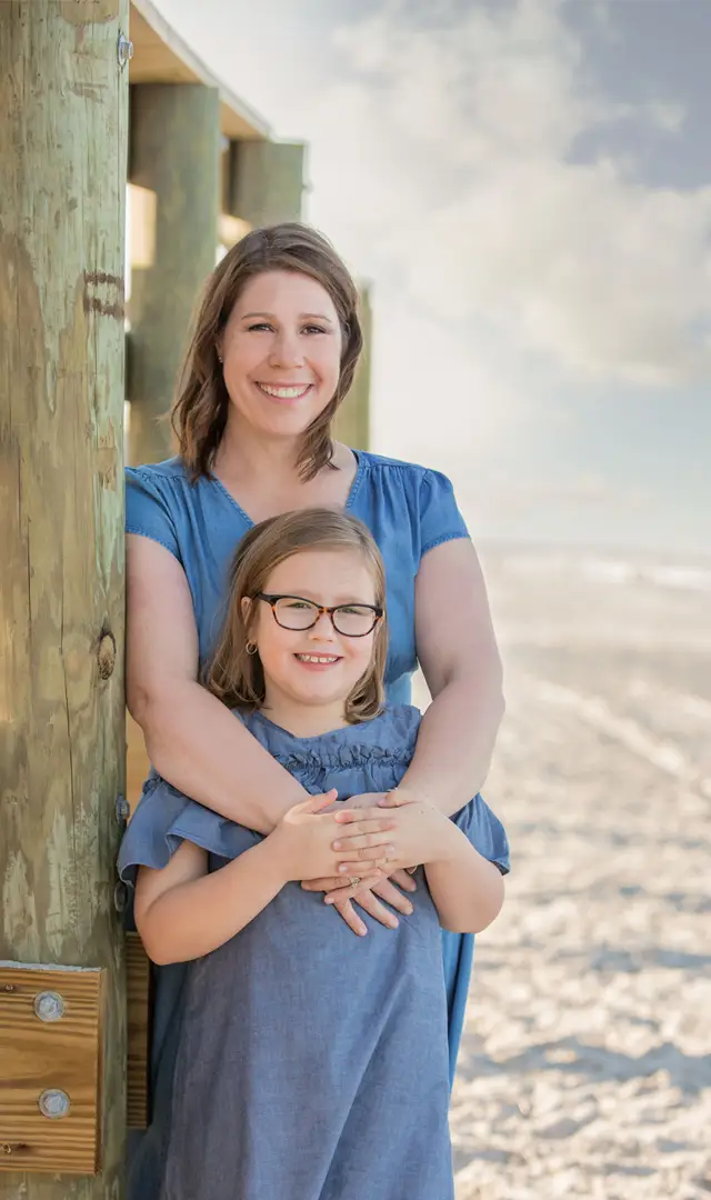 Purple-Hippo-Photography_Beach_mother-daughter-beach_gallery-narrow